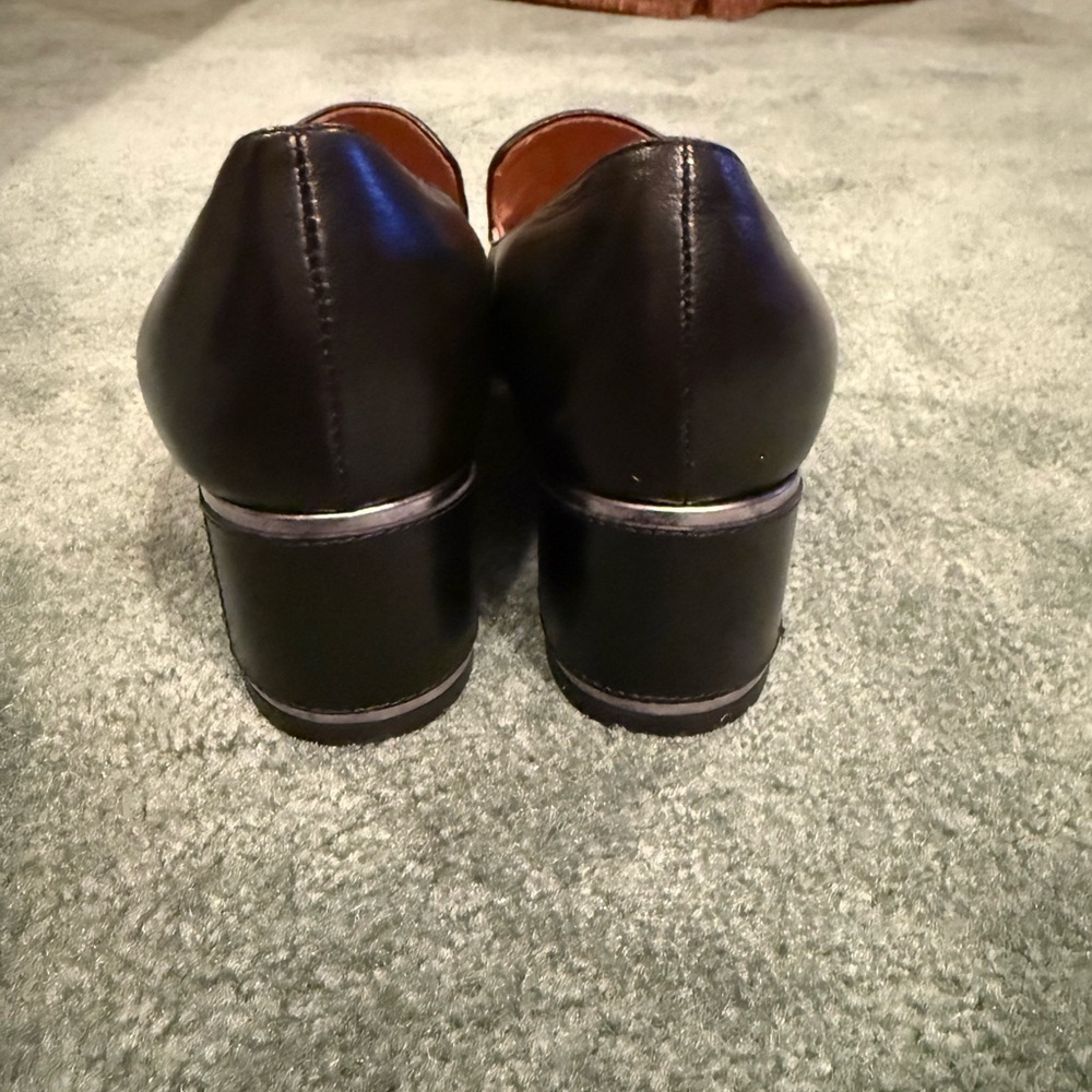 Aquatalia Tianna Never Worn Black and Silver Leather Heels in Size 81/2 - Picture 3 of 5
